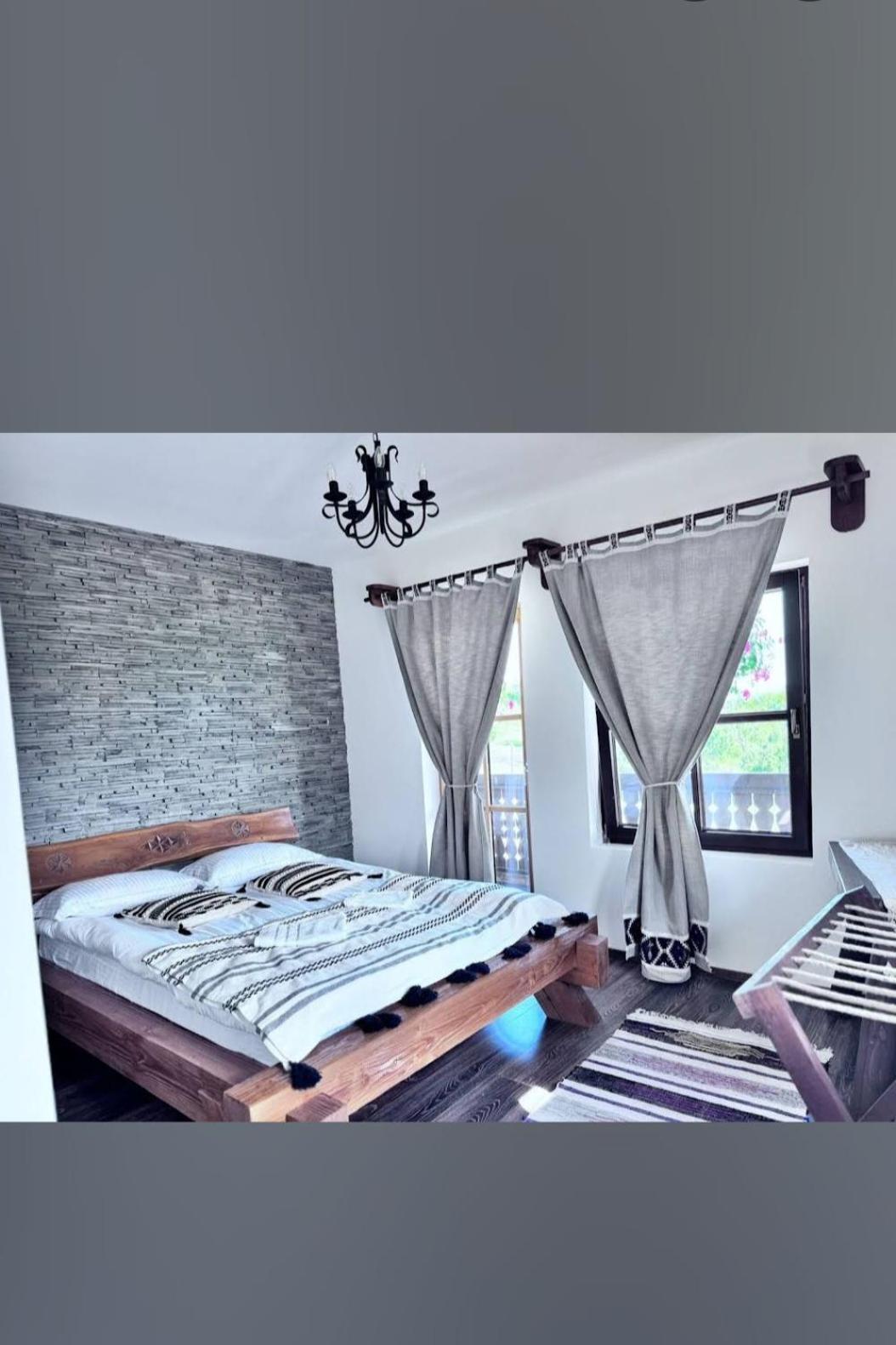 Mosia Dar In Rai Apartment Berbesti Bagian luar foto